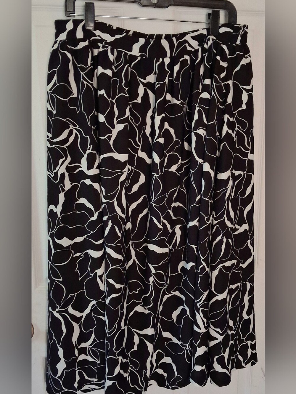 Nine West - Women's Black/White Stretch Pull On Lined Skirt. Size Large